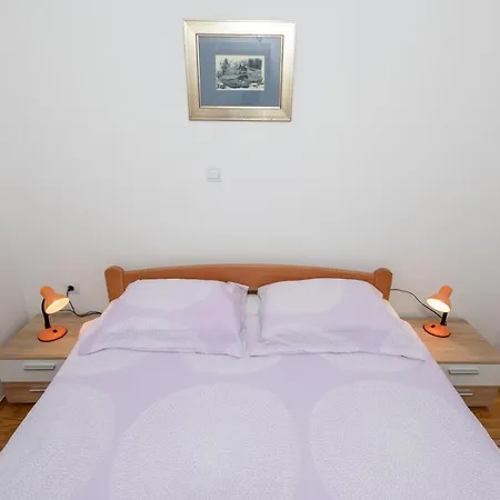 Appartement Karmela *