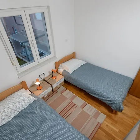 Appartement Karmela *